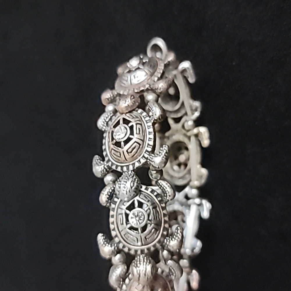 Metal Strech Turtle Bracelet